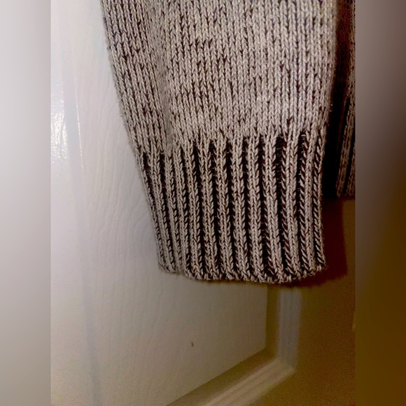 GUESS LOS ANGELES. Material is mostly cotton with some wool and bamboo. Size M - Picture 9 of 10